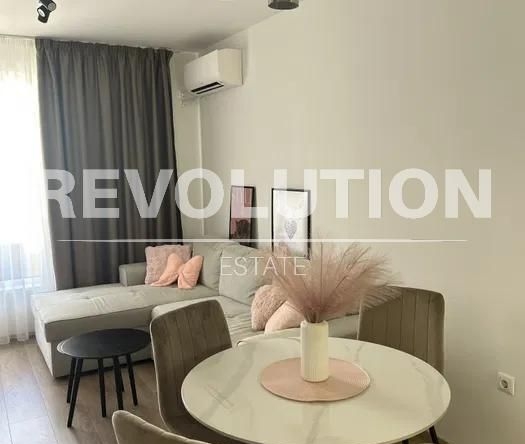 Дава се под наем Двустаен апартамент в Варна, Младост 1 - 65 кв.м за 600 € - Снимка #1