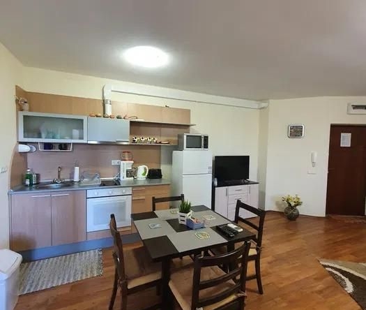 Дава се под наем Тристаен апартамент в к.к. Камчия - 67 кв.м за 325 € - Снимка #1