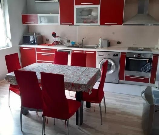 Дава се под наем Четиристаен апартамент в Пловдив, Старият град - 80 кв.м за 511 € - Снимка #1