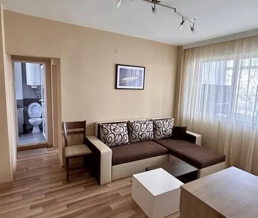 Дава се под наем Двустаен апартамент в Варна, Зимно кино Тракия - 55 кв.м за 485 € - Снимка #1