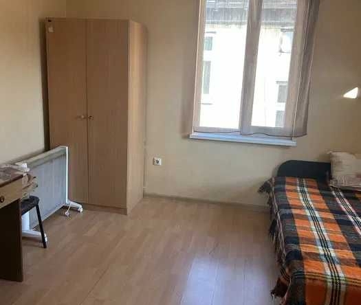 Дава се под наем Тристаен апартамент в София, Център - 20 кв.м за 306 € - Снимка #1