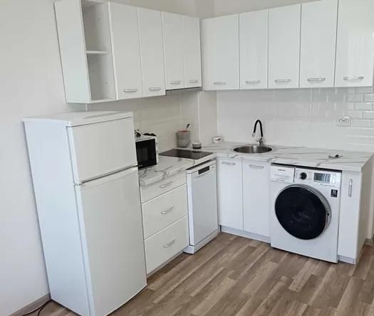 Дава се под наем Едностаен апартамент в к.к. Св.Св. Константин и Елена - 40 кв.м за 332 € - Снимка #1