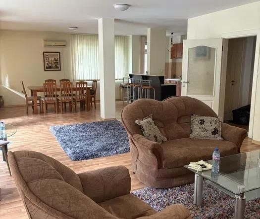 Дава се под наем Многостаен апартамент в Пловдив, Младежки Хълм - 220 кв.м за 1100 € - Снимка #1