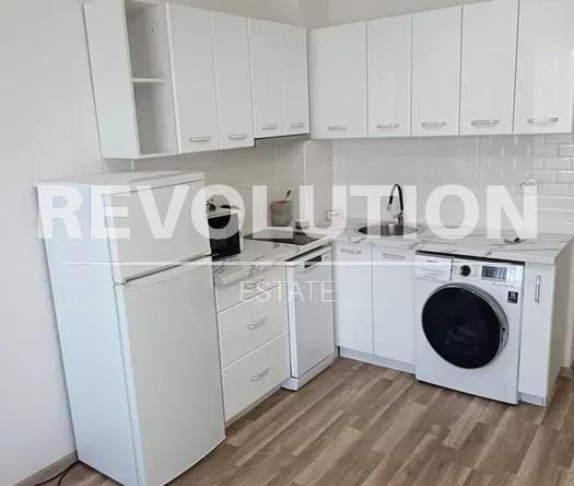 Дава се под наем Едностаен апартамент в к.к. Св.Св. Константин и Елена - 40 кв.м за 300 € - Снимка #1