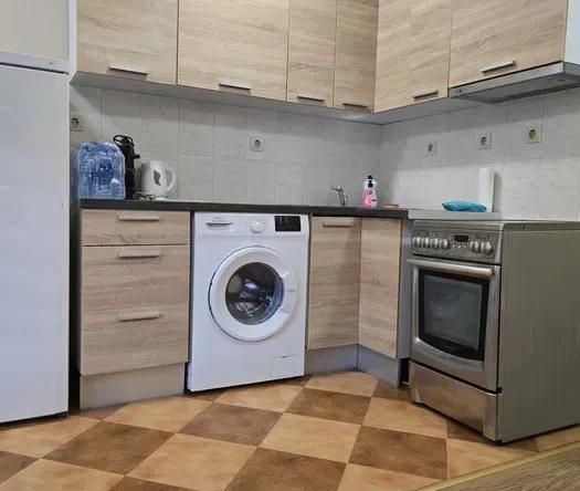 Дава се под наем Тристаен апартамент в Пловдив, Център - 90 кв.м за 715 € - Снимка #1