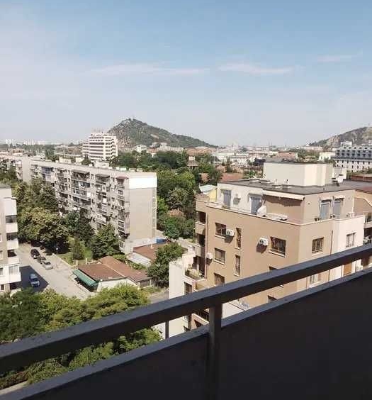 Дава се под наем Тристаен апартамент в Пловдив, Кючук Париж - 92 кв.м за 408 € - Снимка #1