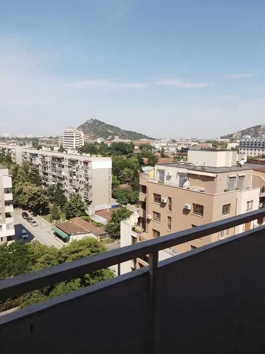 Дава се под наем Тристаен апартамент в Пловдив, Кючук Париж - 92 кв.м за 408 € - Снимка #1