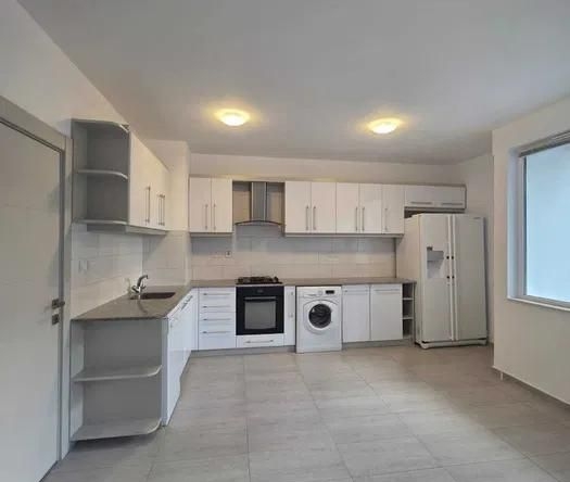 Дава се под наем Двустаен апартамент в Асеновград - 75 кв.м за 355.98 € - Снимка #1