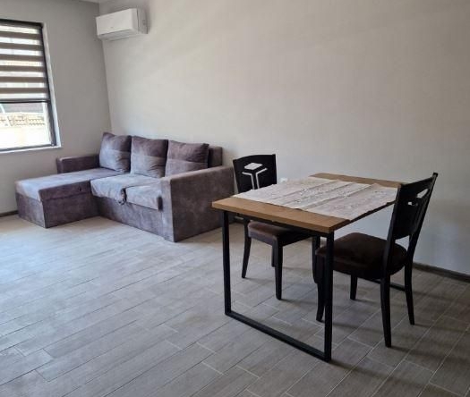 Дава се под наем Двустаен апартамент в Варна, Лятно кино Тракия - 75 кв.м за 425 € - Снимка #1