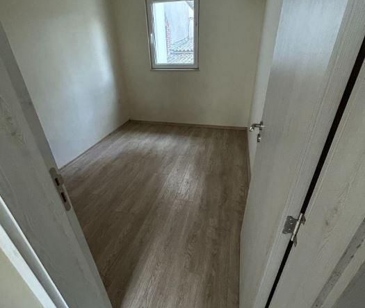 Дава се под наем Офис в Варна, Зимно кино Тракия - 35 кв.м за 348.84 € - Снимка #1