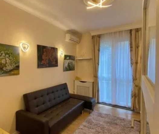 Дава се под наем Тристаен апартамент в Пловдив, Старият град - 86 кв.м за 382.5 € - Снимка #1