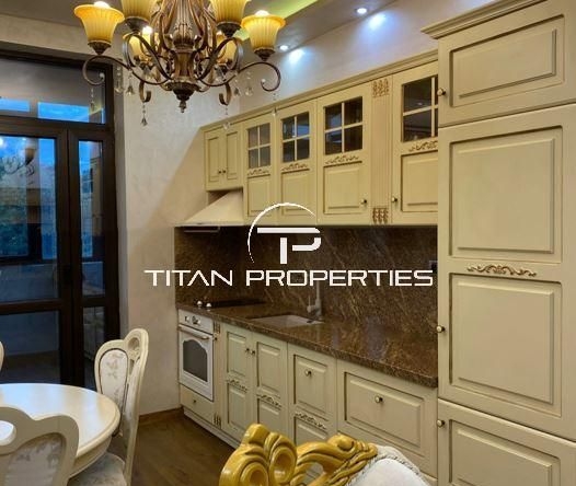 Дава се под наем Тристаен апартамент в Варна, Център - 74 кв.м за 850 € - Снимка #1