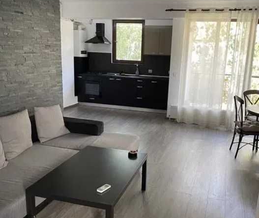 Дава се под наем Тристаен апартамент в Пловдив, Каменица 2 - 90 кв.м за 357 € - Снимка #1