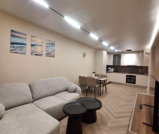 Дава се под наем Двустаен апартамент в Варна, Бриз - 55 кв.м за 797.64 € - Снимка #1