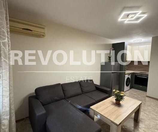 Дава се под наем Двустаен апартамент в Варна, Център - 60 кв.м за 518.67 € - Снимка #1