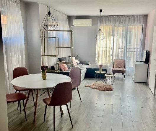 Дава се под наем Двустаен апартамент в Варна, Чайка - 65 кв.м за 797.64 € - Снимка #1