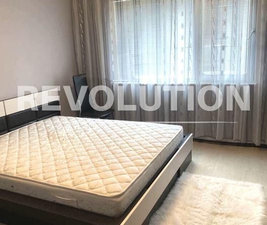 Дава се под наем Тристаен апартамент в Варна, Левски - 90 кв.м за 700 € - Снимка #1