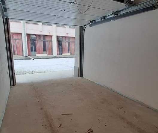 Дава се под наем Гараж / Паркомясто в Търговище, Център - 22 кв.м за 81.6 € - Снимка #1