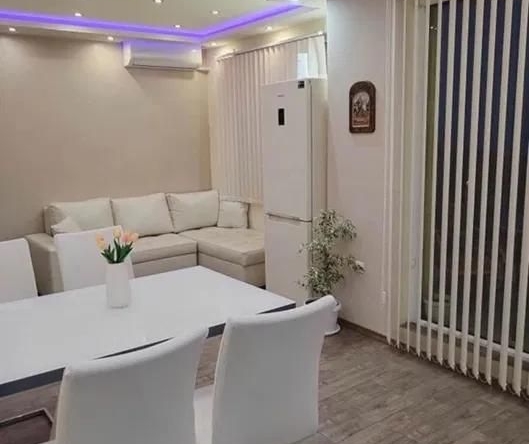Дава се под наем Двустаен апартамент в Варна, Бриз - 55 кв.м за 613 € - Снимка #1