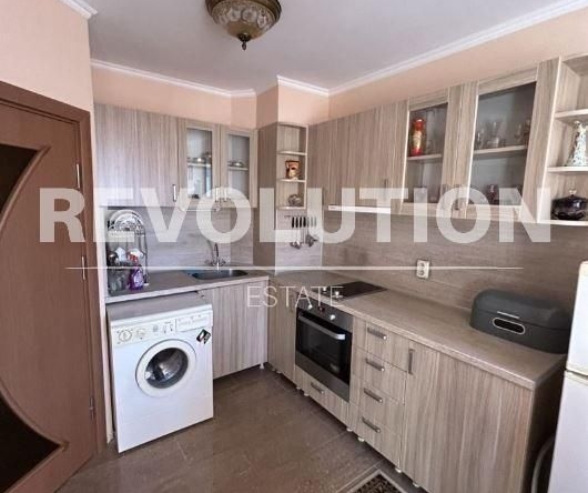 Дава се под наем Двустаен апартамент в Варна, Колхозен пазар - 49 кв.м за 408.51 € - Снимка #1