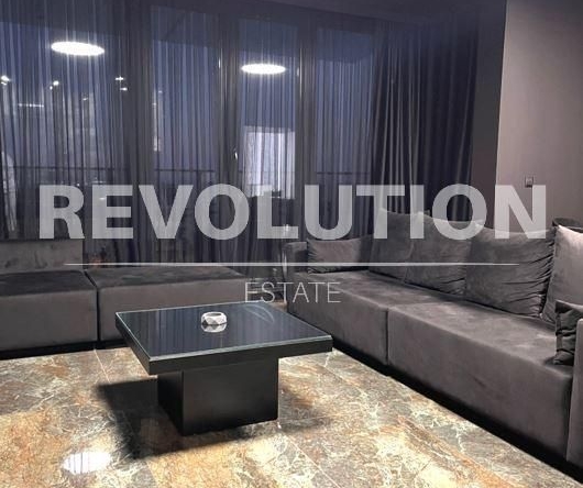 Дава се под наем Тристаен апартамент в Варна, Галата - 122 кв.м за 1100 € - Снимка #1