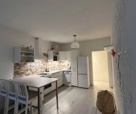 Дава се под наем Двустаен апартамент в Пловдив, Младежки Хълм - 67 кв.м за 341.7 € - Снимка #1