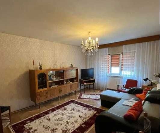 Дава се под наем Тристаен апартамент в Пловдив, Изгрев - 90 кв.м за 331.5 € - Снимка #1