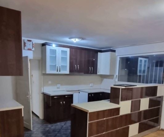 Дава се под наем Многостаен апартамент в София, Борово - 200 кв.м за 996.03 € - Снимка #1