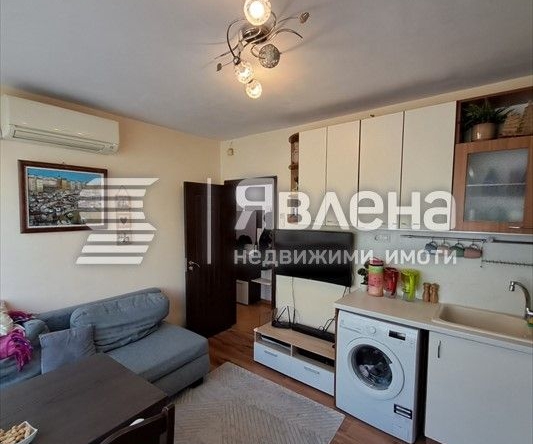 Тристаен апартамент в Варна, Колхозен пазар - 75 кв.м за 1994 €/кв.м - Снимка #1