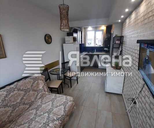 Дава се под наем Двустаен апартамент в Варна, Колхозен пазар - 48 кв.м за 300 € - Снимка #1