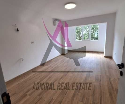 Четиристаен апартамент в Варна, Цветен квартал - 82 кв.м за 2317 €/кв.м - Снимка #1