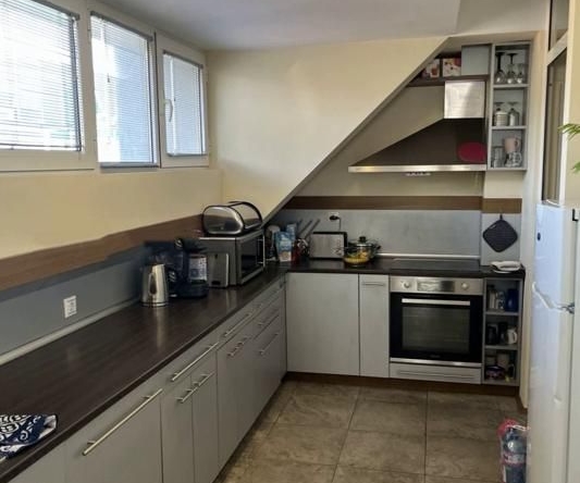 Дава се под наем Четиристаен апартамент в София, Лозенец - 120 кв.м за 1097.01 € - Снимка #1