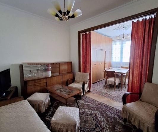 Дава се под наем Тристаен апартамент в София, Център - 75 кв.м за 562 € - Снимка #1