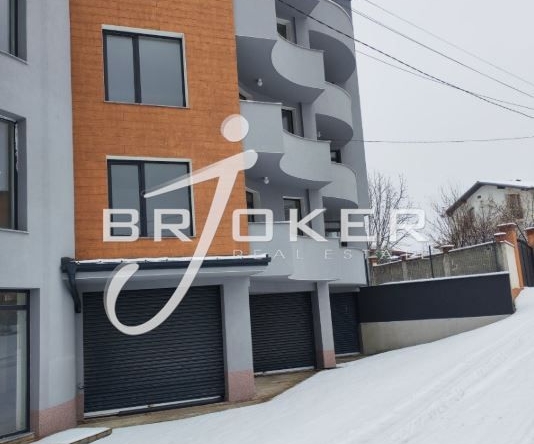 Дава се под наем Гараж / Паркомясто в Кърджали, Резбарци - 56 кв.м за 99.45 € - Снимка #1