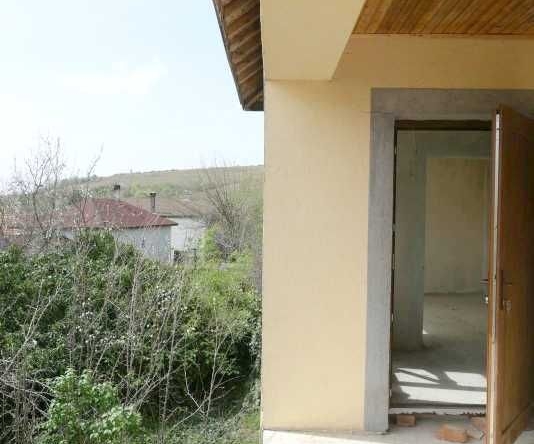 Къща в Карнобат - 381 кв.м за 124 €/кв.м - Снимка #1