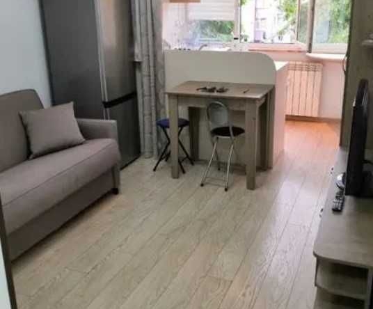 Дава се под наем Четиристаен апартамент в Бургас, Победа - 90 кв.м за 229.5 € - Снимка #1