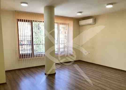 Тристаен апартамент в Бургас, Център - 113 кв.м за 1637 €/кв.м - Снимка #1