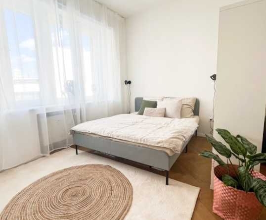 Дава се под наем Двустаен апартамент в Пловдив, Остромила - 60 кв.м за 260.1 € - Снимка #1