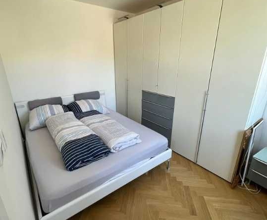 Дава се под наем Тристаен апартамент в Пловдив, Център - 96 кв.м за 418.2 € - Снимка #1