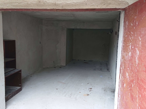 Дава се под наем Гараж / Паркомясто в Шумен, Център - 18 кв.м за 61.2 € - Снимка #1