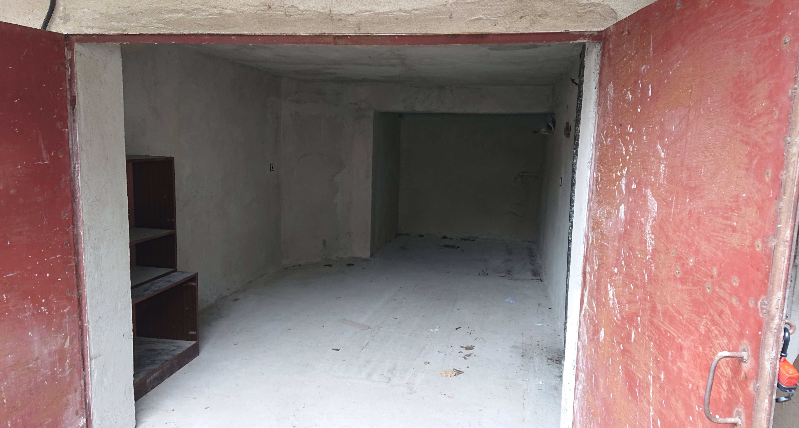 Дава се под наем Гараж / Паркомясто в Шумен, Център - 18 кв.м за 61.2 € - Снимка #1