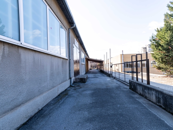 Дава се под наем Склад в Благоевград, Втора промишлена зона - 380 кв.м за 1020 € - Снимка #1