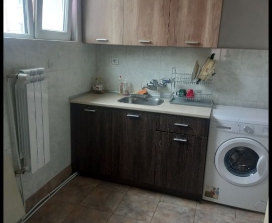 Дава се под наем Етаж от къща в Божурище - 100 кв.м за 561 € - Снимка #1