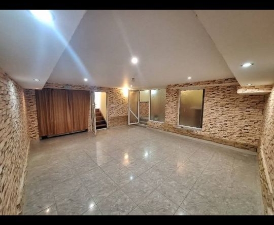 Дава се под наем Магазин в Варна, Колхозен пазар - 62 кв.м за 280.5 € - Снимка #1