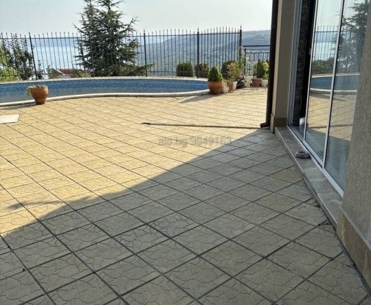 Дава се под наем Тристаен апартамент в Балчик - 59 кв.м за 255 € - Снимка #1