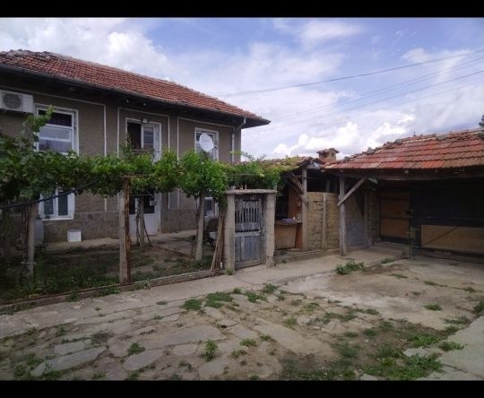 Къща в с. Риш, Област Шумен - 90 кв.м за 340 €/кв.м - Снимка #1