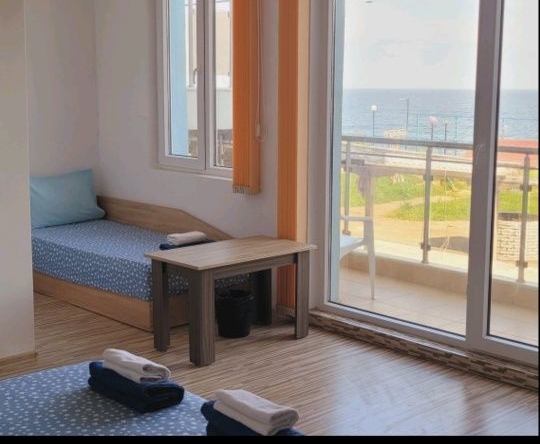 Дава се под наем Едностаен апартамент в Ахтопол - 45 кв.м за 61.2 € - Снимка #1