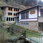 Къща в с. Соколовци, Област Смолян - 520 кв.м за 157 €/кв.м - Снимка #1