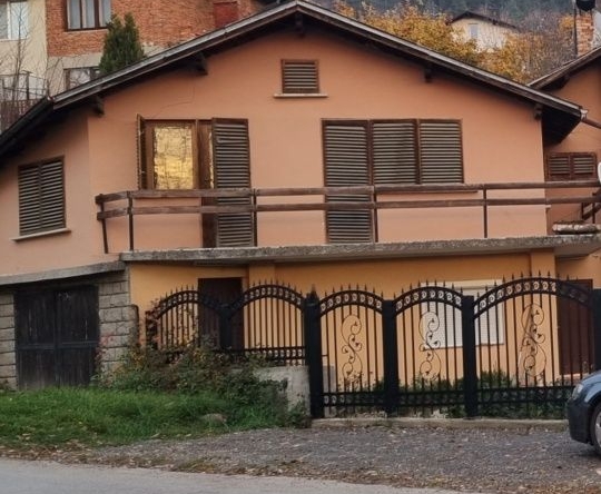 Дава се под наем Къща в с. Рударци, Област Перник - 80 кв.м за 612 € - Снимка #1