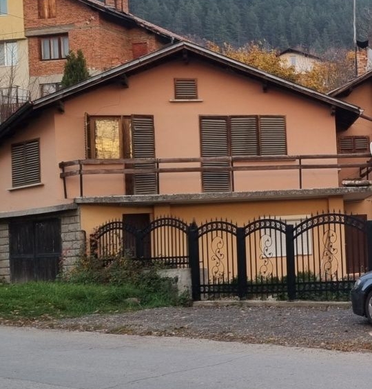 Дава се под наем Къща в с. Рударци, Област Перник - 80 кв.м за 612 € - Снимка #1